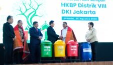 Foto: HKBP Distrik VIII DKI Jakarta mendeklarasikan gerakan pemilahan sampah dari sumber yang diikuti 82 gereja HKBP se-Jakarta. Deklarasi berlangsung di Aula Gedung Sopo Marpingkir, Pulogebang, Jakarta Timur, Kamis (20/8/2026).