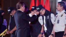 Menteri Imigrasi dan Pemasyarakatan (Menimipas) Agus Andrianto meresmikan tiga Immigration Lounge di Sumatera Utara sekaligus mengukuhkan 53 Petugas Imigrasi Pembina Desa (PIMPASA) dalam kegiatan Penyerahan Sertifikat Desa Binaan Imigrasi di Medan, Minggu (23/8).