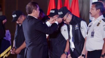 Menteri Imigrasi dan Pemasyarakatan (Menimipas) Agus Andrianto meresmikan tiga Immigration Lounge di Sumatera Utara sekaligus mengukuhkan 53 Petugas Imigrasi Pembina Desa (PIMPASA) dalam kegiatan Penyerahan Sertifikat Desa Binaan Imigrasi di Medan, Minggu (23/8).