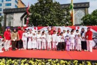 Pemerintah Kota Administrasi Jakarta Pusat berkolaborasi dengan Dewan Pimpinan Pusat Ikatan Alumni Resimen Mahasiswa Indonesia (IARMI) DKI Jakarta menggelar jalan sehat di kawasan Kantor Wali Kota Jakarta Pusat, Minggu (23/8/2026).
