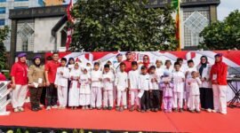Pemerintah Kota Administrasi Jakarta Pusat berkolaborasi dengan Dewan Pimpinan Pusat Ikatan Alumni Resimen Mahasiswa Indonesia (IARMI) DKI Jakarta menggelar jalan sehat di kawasan Kantor Wali Kota Jakarta Pusat, Minggu (23/8/2026).