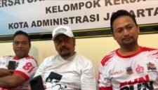 Foto: Tokoh masyarakat sekaligus budayawan Betawi, Babe Mujamil atau yang akrab disapa Babe Jamil, bersilaturahmi dengan jajaran PWI Pokja Wali Kota Jakarta Barat di sela kegiatan Fun Run Wali Kota Jakarta Barat 2026, Minggu (23/8/2026).