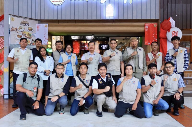 Direktur Jenderal (Dirjen) Kependudukan dan Pencatatan Sipil (Dukcapil) Kementerian Dalam Negeri (Kemendagri) Teguh Setyabudi memimpin koordinasi gerakan tanggap darurat menyusul gempa bumi magnitudo 7,7 mengguncang Flores, Nusa Tenggara Timur (NTT).