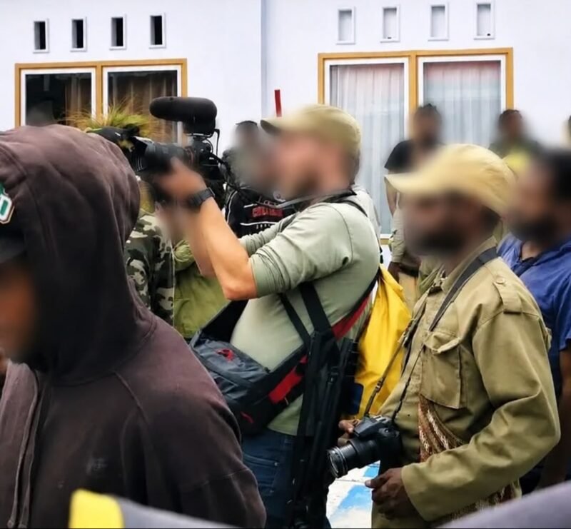 Direktorat Jenderal Imigrasi mengamankan seorang warga negara Rusia berinisial AP (39) setelah kedapatan merekam aksi demonstrasi Komite Nasional Papua Barat (KNPB) di Wamena, Papua Pegunungan.