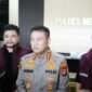 Foto: Nasriadi didampingi Kasat Narkoba dan personel Satuan Reserse Narkoba memberikan keterangan kepada wartawan terkait kasus dugaan narkoba yang melibatkan aktor RF di Mapolres Metro Jakarta Barat, Jakarta, Rabu (26/8/2026).