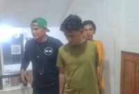 Foto: Dua pria yang diduga terlibat dalam aksi pencurian kendaraan bermotor (curanmor) diamankan Tim Tiger Unit Reskrim Polsek Tambora, Jakarta Barat.