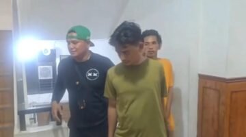 Foto: Dua pria yang diduga terlibat dalam aksi pencurian kendaraan bermotor (curanmor) diamankan Tim Tiger Unit Reskrim Polsek Tambora, Jakarta Barat.