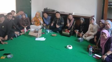 Foto: Sejumlah Pembina dan Pengurus Yayasan Pangeran Sumedang (YPS) berkumpul dalam sebuah pertemuan di Bandung, Jumat (28/8/2026).