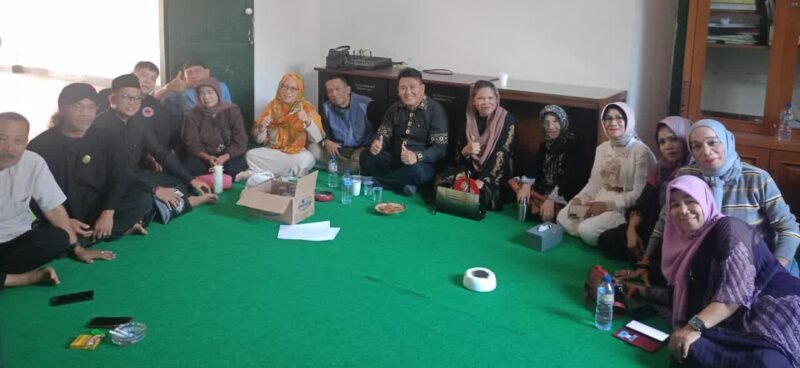 Foto: Sejumlah Pembina dan Pengurus Yayasan Pangeran Sumedang (YPS) berkumpul dalam sebuah pertemuan di Bandung, Jumat (28/8/2026).