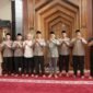 Kapolda Jawa Barat Irjen Pol Pipit Rismanto turun langsung menyapa masyarakat melalui kegiatan Jumat Keliling di wilayah Cimahi, Jawa Barat, Jumat (28/8). Kegiatan tersebut menjadi sarana memperkuat silaturahmi sekaligus membangun komunikasi dengan ulama, tokoh agama, dan warga.