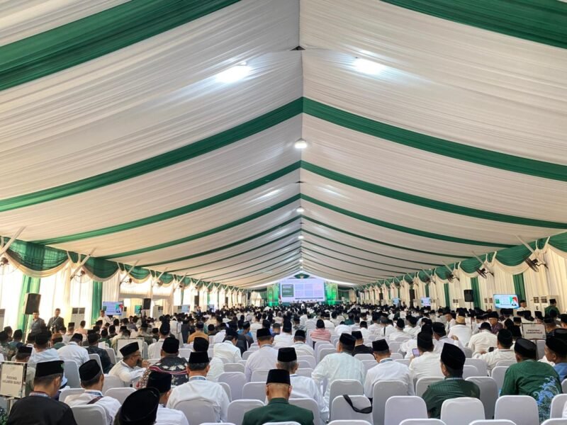 Laporan Pertanggungjawaban (LPJ) Pengurus Besar Nahdlatul Ulama (PBNU) masa khidmah 2021-2026 yang disampaikan Ketua Umum PBNU KH Yahya Cholil Staquf diterima secara aklamasi oleh peserta Muktamar Ke-35 NU.