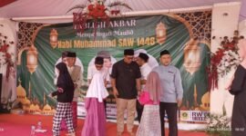 Foto: Andri Nugraha Santuni Anak Yatim di Peringatan Maulid Nabi di Kampung Bata Alam