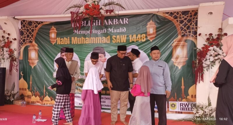 Foto: Andri Nugraha Santuni Anak Yatim di Peringatan Maulid Nabi di Kampung Bata Alam