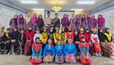 Foto: Rombongan SD Islam PB Soedirman berfoto bersama jajaran guru dan peserta didik Sekolah Kebangsaan (SK) Jalan 3 Bandar Baru Bangi, Selangor, Malaysia, usai kegiatan penguatan kerja sama pendidikan internasional