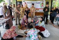 Foto: Wali Kota Administrasi Jakarta Pusat Arifin meninjau pelatihan Usaha Ekonomi Produktif (UEP) bidang tata boga yang diselenggarakan Suku Dinas Sosial Jakarta Pusat di Johar Baru, Selasa (4/8/2026). 