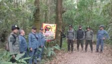 Foto: Perum Perhutani KPH Bandung Utara bersama Balai Penegakan Hukum (Gakkum) Kementerian Kehutanan menggelar patroli gabungan di kawasan BKPH Lembang sebagai upaya mengantisipasi gangguan keamanan hutan.