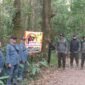 Foto: Perum Perhutani KPH Bandung Utara bersama Balai Penegakan Hukum (Gakkum) Kementerian Kehutanan menggelar patroli gabungan di kawasan BKPH Lembang sebagai upaya mengantisipasi gangguan keamanan hutan.