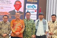 Foto: Sejumlah tokoh berfoto bersama usai menghadiri peluncuran buku Soemitro Djojohadikusumo Anti Penjajahan dan Simposium Nasional bertema Undang-Undang Perekonomian Nasional untuk Kesejahteraan Sosial dalam Menata Bangsa Menuju Indonesia Emas 2045 di Auditorium Yusuf Ronodipuro, Gedung RRI Pusat, Jakarta.