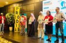 Foto: Dari kiri ke kanan: Prof. DR. Dr. Iris Rengganis, Sp.PD, K-AI, DR dr. Alvina Widyaningsih, Sp.PD, K-AI, Herliana Dewi, Francisca Xaveriana Taolin, dan Eri Priyatono.  Foto: Joko Dolok
