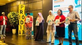Foto: Dari kiri ke kanan: Prof. DR. Dr. Iris Rengganis, Sp.PD, K-AI, DR dr. Alvina Widyaningsih, Sp.PD, K-AI, Herliana Dewi, Francisca Xaveriana Taolin, dan Eri Priyatono.  Foto: Joko Dolok