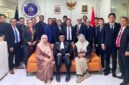 Foto: Jajaran pimpinan dan anggota Dewan Pergerakan Advokat Republik Indonesia (DePA-RI) berfoto bersama usai peringatan Hari Ulang Tahun (HUT) ke-2 DePA-RI di Satrio Tower, kawasan Kuningan, Jakarta, Jumat (8/8/2026).