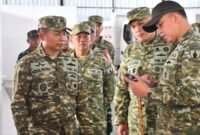 Foto: Pangdam V/Brawijaya Mayjen TNI Rudy Saladin bersama Danrem 081/DSJ Kolonel Arm Untoro Hariyanto meninjau fasilitas Koperasi Desa/Kelurahan Merah Putih (KDKMP) di Desa Bulakrejo, Kecamatan Balerejo, Kabupaten Madiun, Senin (10/8/2026).