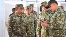 Foto: Pangdam V/Brawijaya Mayjen TNI Rudy Saladin bersama Danrem 081/DSJ Kolonel Arm Untoro Hariyanto meninjau fasilitas Koperasi Desa/Kelurahan Merah Putih (KDKMP) di Desa Bulakrejo, Kecamatan Balerejo, Kabupaten Madiun, Senin (10/8/2026).