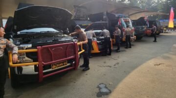 Foto: Sejumlah personel Direktorat Pengamanan Objek Vital (Ditpamobvit) Korsabhara Baharkam Polri melakukan pemeriksaan kendaraan dinas dan alat material khusus (almatsus), Selasa (11/8/2026).