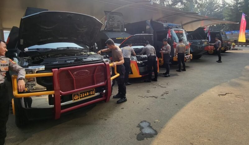 Foto: Sejumlah personel Direktorat Pengamanan Objek Vital (Ditpamobvit) Korsabhara Baharkam Polri melakukan pemeriksaan kendaraan dinas dan alat material khusus (almatsus), Selasa (11/8/2026).