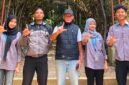 Foto: Petugas Perhutani KPH Bandung Utara bersama mahasiswa Kuliah Kerja Lapangan (KKL) Universitas Jambi (Unja) dan Lembaga Masyarakat Desa Hutan (LMDH) Lembah Harapan Jaya berfoto bersama usai kegiatan edukasi dan komunikasi sosial terkait perlindungan kawasan hutan di wilayah BKPH Lembang, Bandung Utara, Jawa Barat.