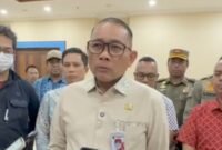 Foto: Arifin, Wali kota Administrasi Jakarta Pusat memberikan keterangan kepada awak media terkait penindakan peredaran obat-obatan yang diduga Tramadol dan sejenisnya di kawasan Tanah Abang, Jakarta Pusat.