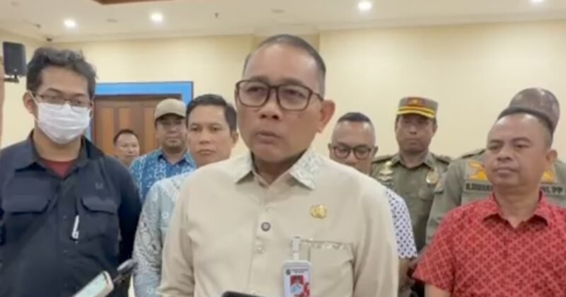 Foto: Arifin, Wali kota Administrasi Jakarta Pusat memberikan keterangan kepada awak media terkait penindakan peredaran obat-obatan yang diduga Tramadol dan sejenisnya di kawasan Tanah Abang, Jakarta Pusat.