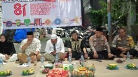 Foto: Suasana penuh khidmat mewarnai malam tasyakuran HUT ke-81 Kemerdekaan Republik Indonesia di lingkungan RW 08 Kelurahan Duri Utara, Kecamatan Tambora, Jakarta Barat, Minggu malam (16/8/2026).