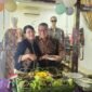 Foto: Ketua PWI DKI Jakarta Kesit Budi Handoyo bersama pengelola Butik Selaras, Musrifah, berfoto usai menghadiri acara grand opening dan tasyakuran Butik Selaras di Koperasi Primer Lemhannas RI, Gedung Panca Gatra, Jalan Kebon Sirih, Jakarta Pusat, Rabu (19/8/2026).
