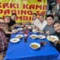 Foto: Sejumlah pengurus Persatuan Wartawan Indonesia (PWI) Jaya menikmati santap malam bersama di sebuah warung kuliner di kawasan Jakarta, Rabu (19/8/2026)