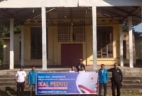 Foto: Sejumlah pengurus dan relawan IKAL Lemhannas RI berfoto bersama di depan Posko IKAL Peduli di Desa Lengkosambi, Kecamatan Ratu Ngada, Nusa Tenggara Timur. Posko tersebut menjadi bagian dari upaya IKAL Lemhannas bersama STIPER Flores Bajawa dalam memberikan bantuan kemanusiaan dan mendukung penanganan warga terdampak gempa Flores.