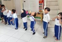 Foto: Sejumlah siswa PAUDQU Kharisma Ciawi, Kabupaten Bogor, mengikuti lomba makan kerupuk dalam rangka memeriahkan HUT ke-81 Kemerdekaan Republik Indonesia.