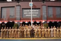 Foto: Jajaran Pemerintah Kota Administrasi Jakarta Pusat bersama Kejaksaan Negeri Jakarta Pusat berfoto bersama di halaman Kantor Wali Kota Jakarta Pusat, Jalan Tanah Abang I, Gambir, Senin (24/8/2026).