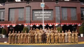 Foto: Jajaran Pemerintah Kota Administrasi Jakarta Pusat bersama Kejaksaan Negeri Jakarta Pusat berfoto bersama di halaman Kantor Wali Kota Jakarta Pusat, Jalan Tanah Abang I, Gambir, Senin (24/8/2026).