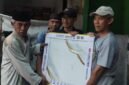 Foto: Penyerahan bantuan granit untuk Masjid Jami Riyadusholihin di Kampung Bata Alam, Desa Cigombong, Kecamatan Cigombong, Bogor. Bantuan seluas kurang lebih 200 meter persegi tersebut diberikan untuk mendukung perbaikan lantai masjid demi meningkatkan kenyamanan jamaah dalam beribadah.