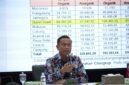 Foto: Wali Kota Administrasi Jakarta Timur Munjirin menyampaikan arahan saat memimpin Rapat Monitoring dan Evaluasi Penanganan Sampah di Ruang Sri Gunting, Kantor Wali Kota Jakarta Timur