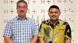 Foto: Gubernur Maluku Hendrik Lewerissa bersama Ketua Presidium Pengurus Pusat Perhimpunan Mahasiswa Katolik Republik Indonesia (PP PMKRI) terpilih, Christian A. D. Rettob, saat pertemuan di kediaman Gubernur Maluku.