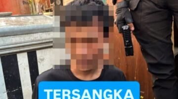 Foto: Salah satu tersangka yang diamankan Polisi, diduga terlibat dalam aksi kejahatan jalanan saat melaksanakan patroli rutin di wilayah Jakarta Timur pada Minggu (2/8/2026) dini hari. (Dok-Istimewa)