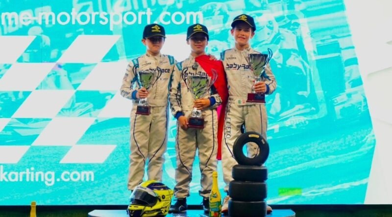 Muhammad FA Wibowo (tengah) dari Indonesia, menjadi Juara I lomba gokart, pada IAME Seri Round 5 di South Garda Karting, Lonato Italia, pada musim kompetisi 2026. (Foto: Ist.)