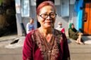 Foto: Rita Elsita (60), seorang pedagang mainan anak-anak di Pasar Krengzo, Jakarta Timur, yang membagikan perjalanan spiritualnya memeluk Islam kepada wartawan secara eksklusif pada Senin (3/8/2026) di Jalan Kebon Sayur I, Kelurahan Bidara Cina, Kecamatan Jatinegara, Jakarta Timur. (Dok-okj/fn)