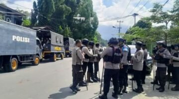 Foto: Anggota kepolisian Polres Jayapura saat mengamankan aksi unjuk rasa (UNRAS) KNPB di Sentani, Jayapura. (Dok: Istimewa)