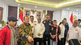 Foto: Koalisi Besar Perjuangan Buruh Indonesia (KPBI) bersama Federasi Serikat Pekerja Perfilman Indonesia (F-SPPI) secara resmi menyerahkan usulan materi Rancangan Undang-Undang (RUU) Ketenagakerjaan yang memuat pengaturan khusus bagi pekerja seni, kreatif, budaya, dan perfilman kepada pimpinan Dewan Perwakilan Rakyat Republik Indonesia (DPR RI) serta Panitia Kerja (Panja) RUU Ketenagakerjaan di Gedung Nusantara, Kompleks Parlemen Senayan, Jakarta, Selasa (4/8/2026). (Dok: Istimewa)