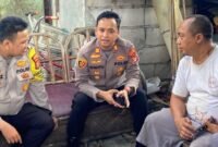 Foto: Kapolsek Tambora AKP Wahyu Hidayat, S.T.K., S.I.K., didampingi Bhabinkamtibmas Kelurahan Tanah Sereal Aiptu M. Aziz, S.H., Ketua RW 12 beserta jajaran pengurus lingkungan dan warga setempat. (Dok-Istimewa)