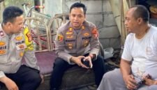 Foto: Kapolsek Tambora AKP Wahyu Hidayat, S.T.K., S.I.K., didampingi Bhabinkamtibmas Kelurahan Tanah Sereal Aiptu M. Aziz, S.H., Ketua RW 12 beserta jajaran pengurus lingkungan dan warga setempat. (Dok-Istimewa)