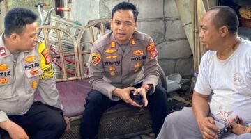 Foto: Kapolsek Tambora AKP Wahyu Hidayat, S.T.K., S.I.K., didampingi Bhabinkamtibmas Kelurahan Tanah Sereal Aiptu M. Aziz, S.H., Ketua RW 12 beserta jajaran pengurus lingkungan dan warga setempat. (Dok-Istimewa)